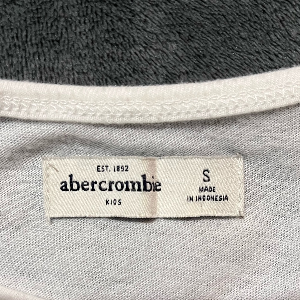 White jeweled Abercrombie Kids shirt - Picture 4 of 4